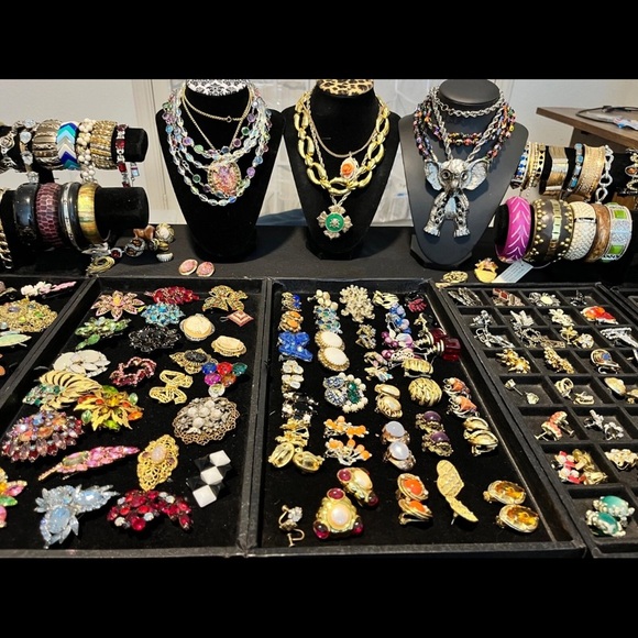 1 LB Vintage Retro Mod Jewelry Lot- Bulk Unsearched • Curated Jewelry lot